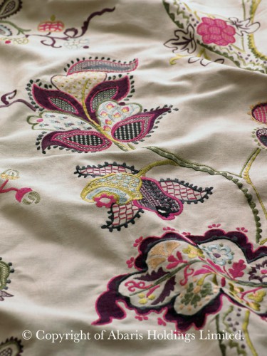Roslyn-Embroidery-Detail-LR