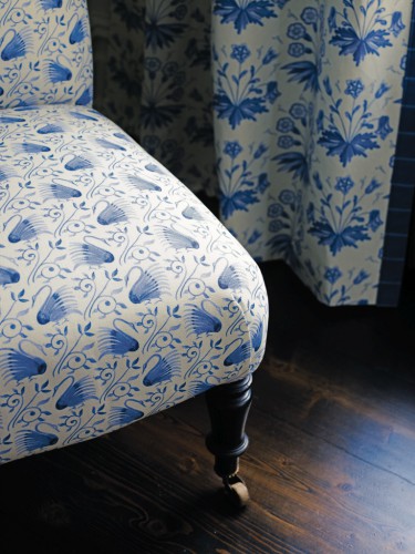 Swans-Fabric-detail med