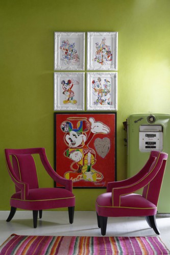 Japan-Citrus-Lacquered-Wallpaper-with-Edmund-Chairs-in-Pelham-Raspberry-with-Apple-contrast-piping-Lifestyle