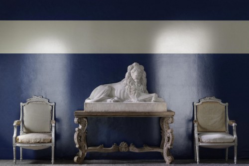 Japan-Navy-Lacquered-Wallpaper-with-Ivory-Stripe-Lifestyle