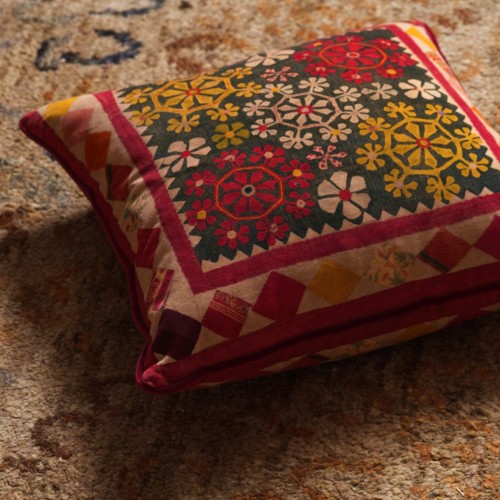 Aster-cushion-detail